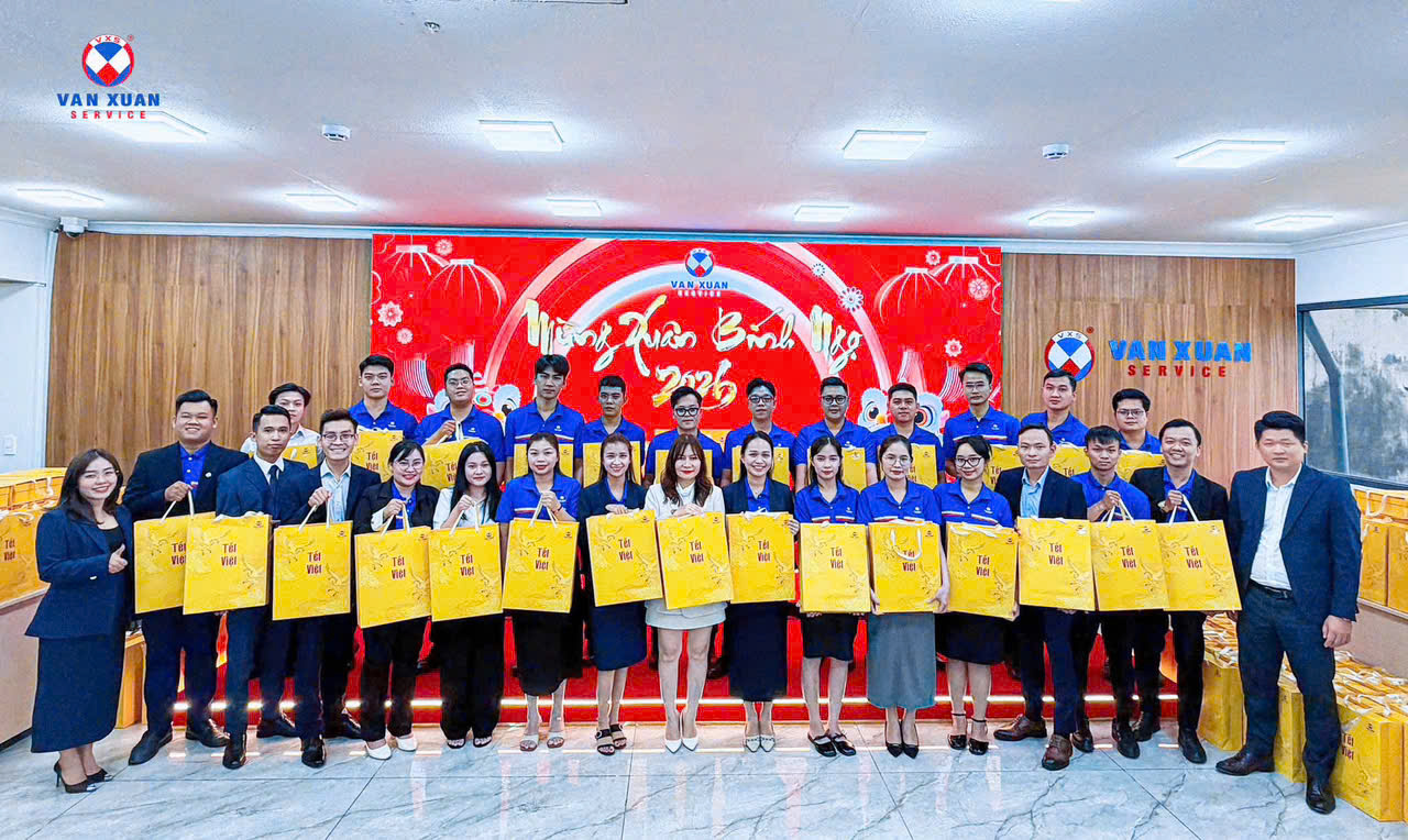 Vạn Xuân Service trao quà tết